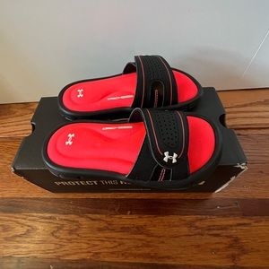 Kids underarmour flip flops size 13